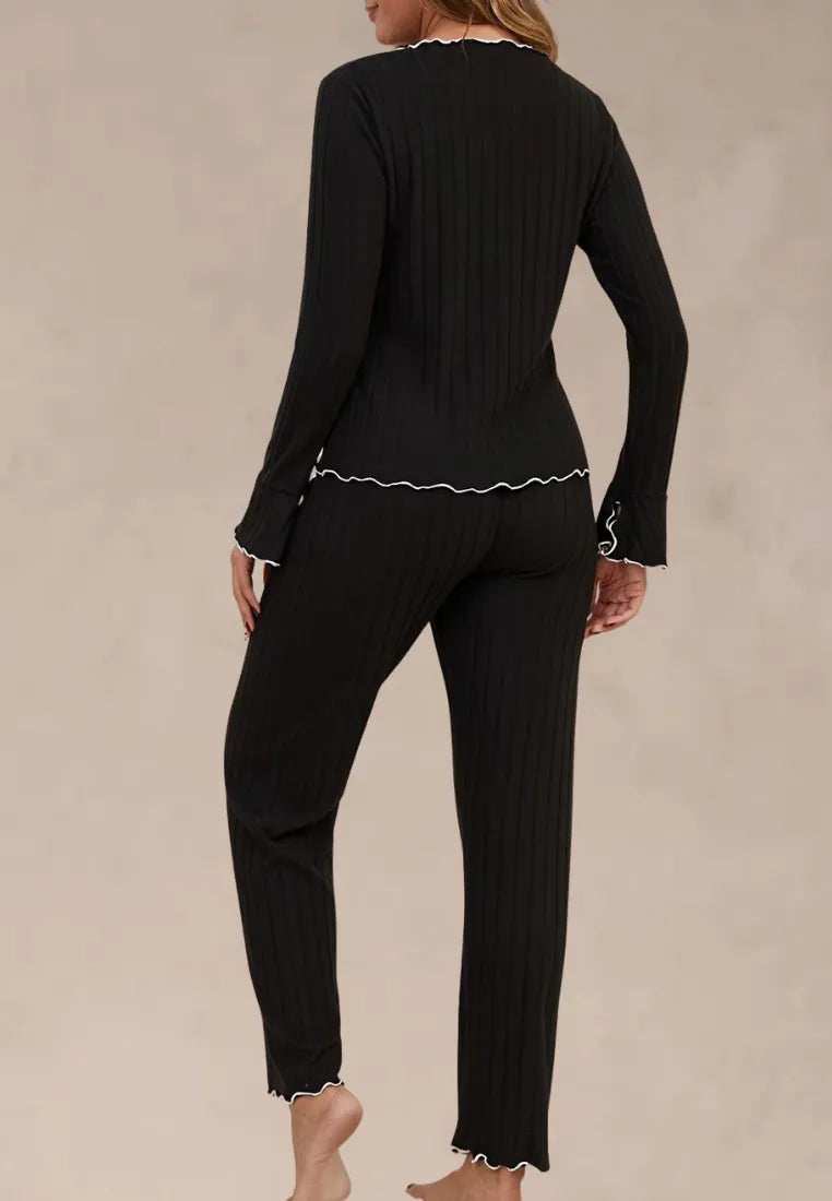 Czarny komplet piżamowy damski z długim rękawem i spodniami z prążkowanej dzianiny