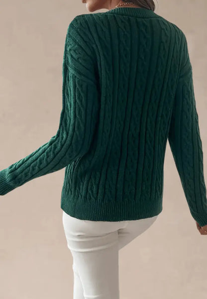 Zielony sweter damski z warkoczowym splotem i okrągłym dekoltem