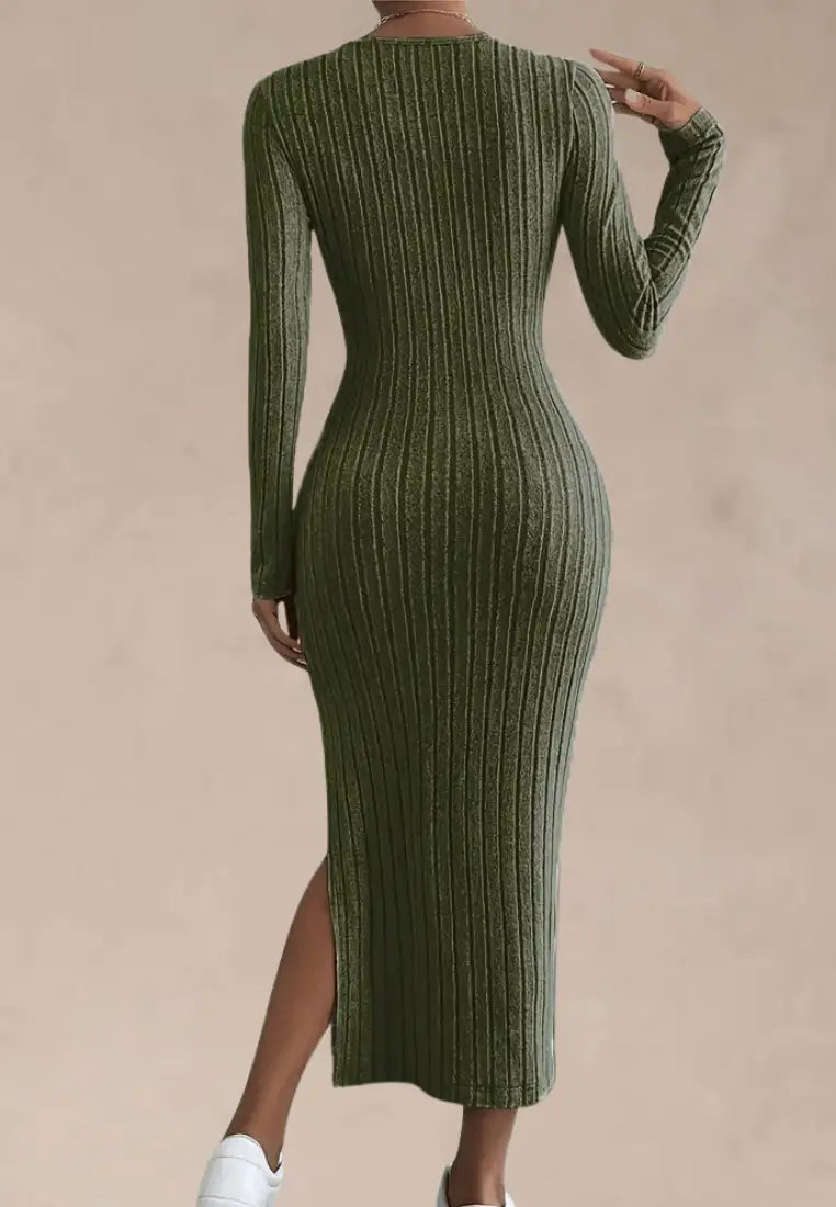 Khaki sukienka dzianinowa maxi z rozcięciem i długim rękawem