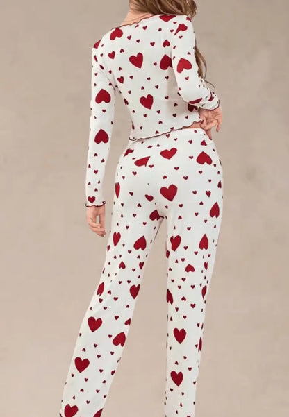 Biały komplet piżamowy damski z długim rękawem i długimi spodniami w czerwone serca