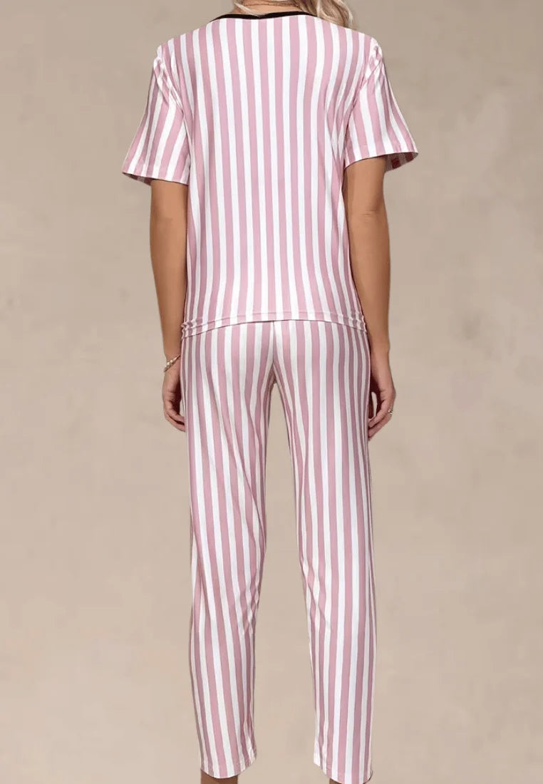 Różowy komplet piżamowy damski w paski z krótkim rękawem i długimi spodniami