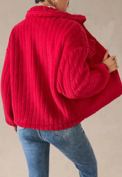 Czerwona kurtka damska polarowa krótka z guzikami i kieszeniami