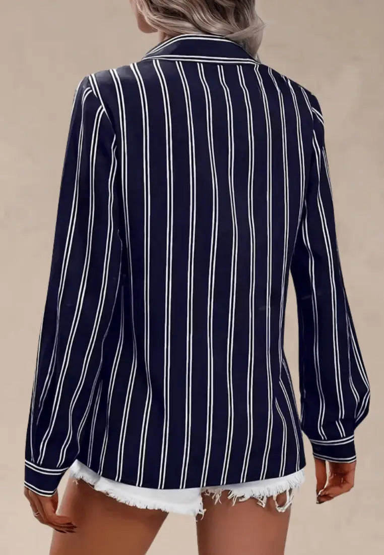 Granatowa koszula damska w paski slim fit z klasycznym kołnierzykiem