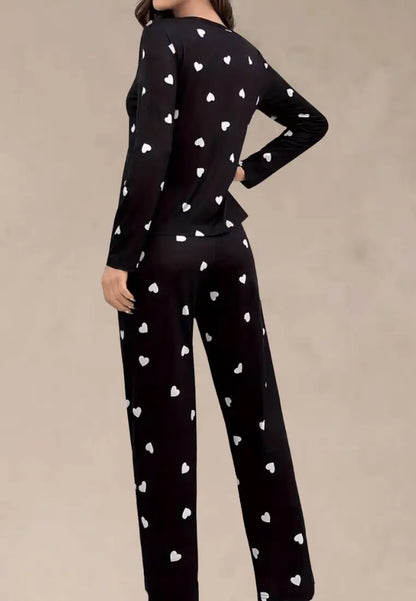 Czarny komplet piżamowy damski z długim rękawem i długimi spodniami w białe serca