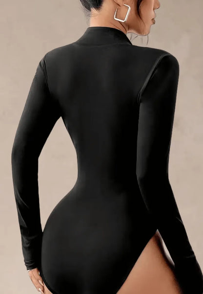 Czarne body damskie z długim rękawem i zamkiem z przodu