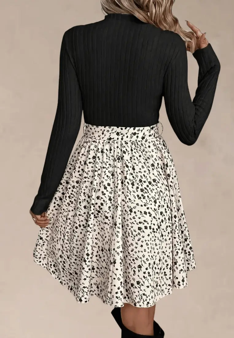 Czarna sukienka z prążkowaną górą i kremowym kwiatowym dołem