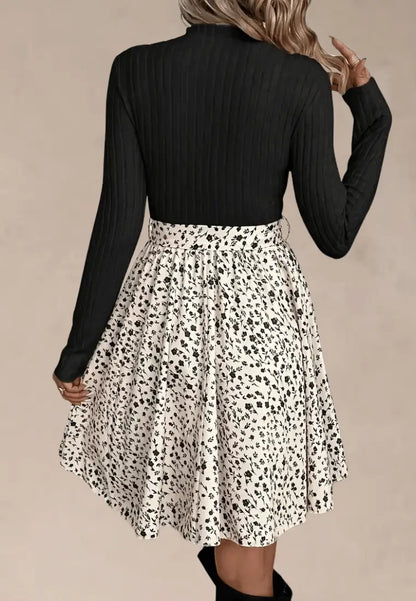 Czarna sukienka z prążkowaną górą i kremowym kwiatowym dołem