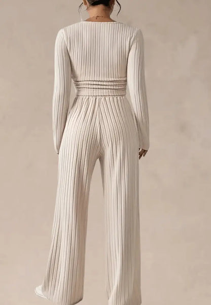 Beżowy komplet dresowy damski z prążkami i kwadratowym dekoltem