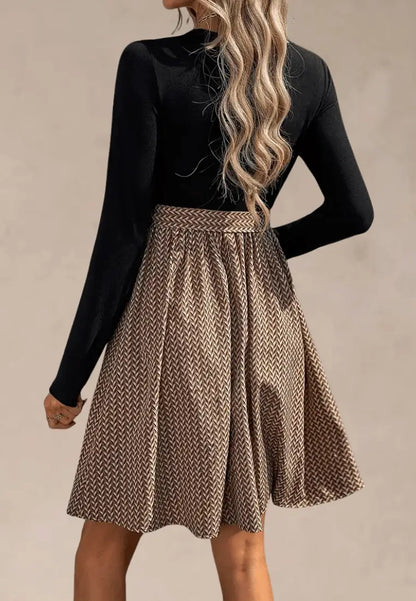 Czarna sukienka z wzorzystą spódnicą i wiązaniem w talii