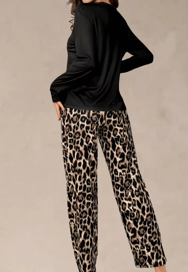 Czarny komplet piżamowy damski z długim rękawem i długimi spodniami w panterkę