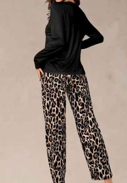 Czarny komplet piżamowy damski z długim rękawem i długimi spodniami w panterkę