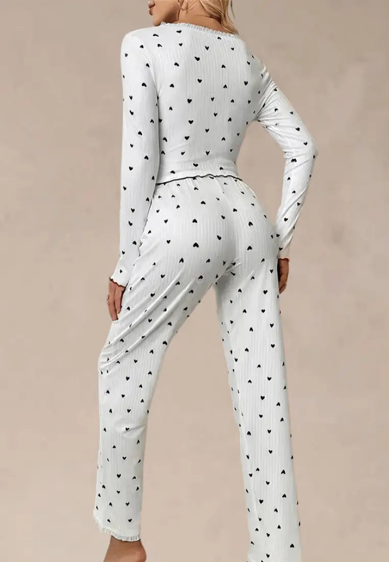 Biały komplet piżamowy damski z długim rękawem i spodniami w serduszka