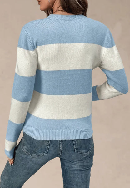 Błękitno-biały sweter damski w poziome pasy