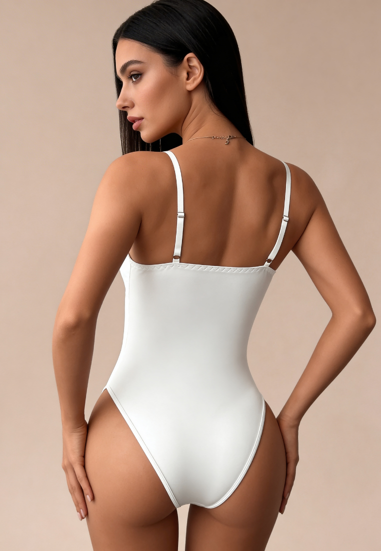 Białe body damskie koronkowe z haftem kwiatowym i miseczkami