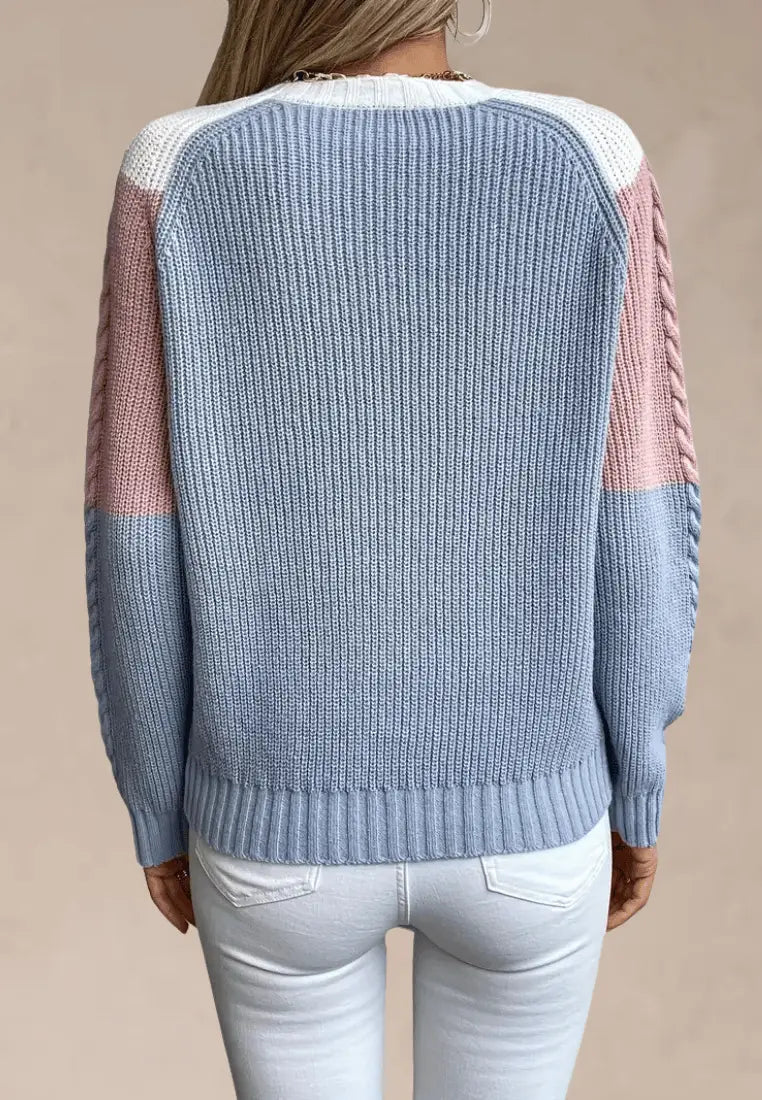 Pastelowy sweter damski w pasy z okrągłym dekoltem