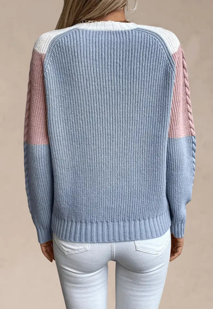 Pastelowy sweter damski w pasy z okrągłym dekoltem