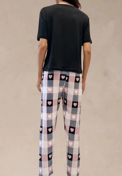 Komplet piżamowy damski z krótkim rękawem i długimi spodniami w kratę z serduszkami