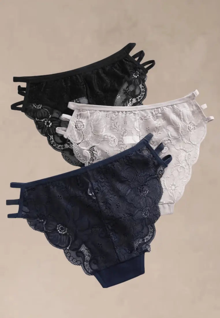 Zestaw 3 szt. figi majtki damskie koronkowe bawełniane czarne, białe i granatowe