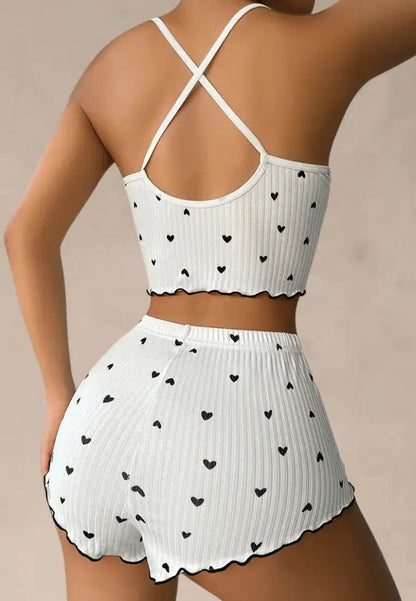 Biały komplet piżamowy damski z topem i szortami w serduszka