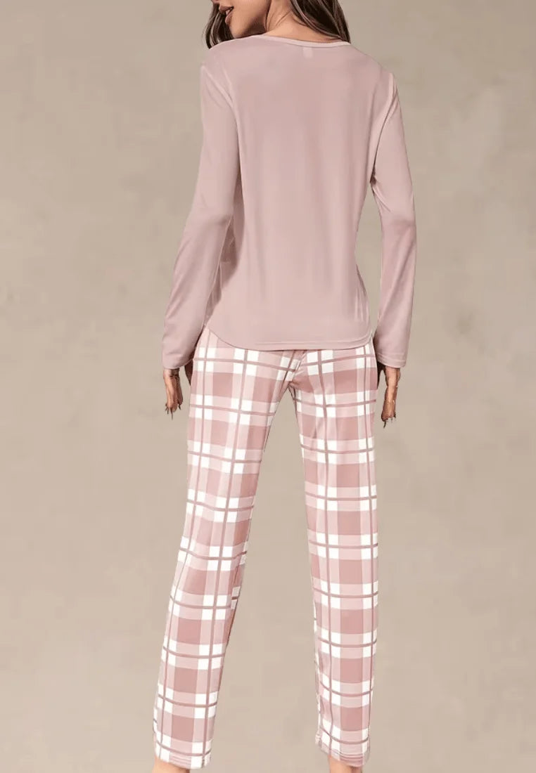 Różowy komplet piżamowy damski z długim rękawem i długimi spodniami w kratę