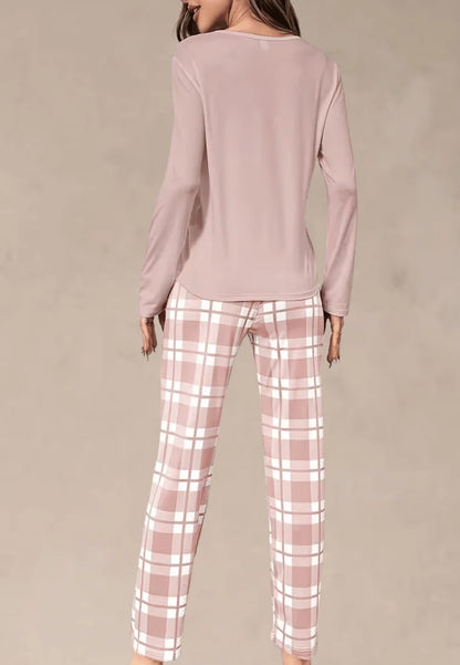 Różowy komplet piżamowy damski z długim rękawem i długimi spodniami w kratę