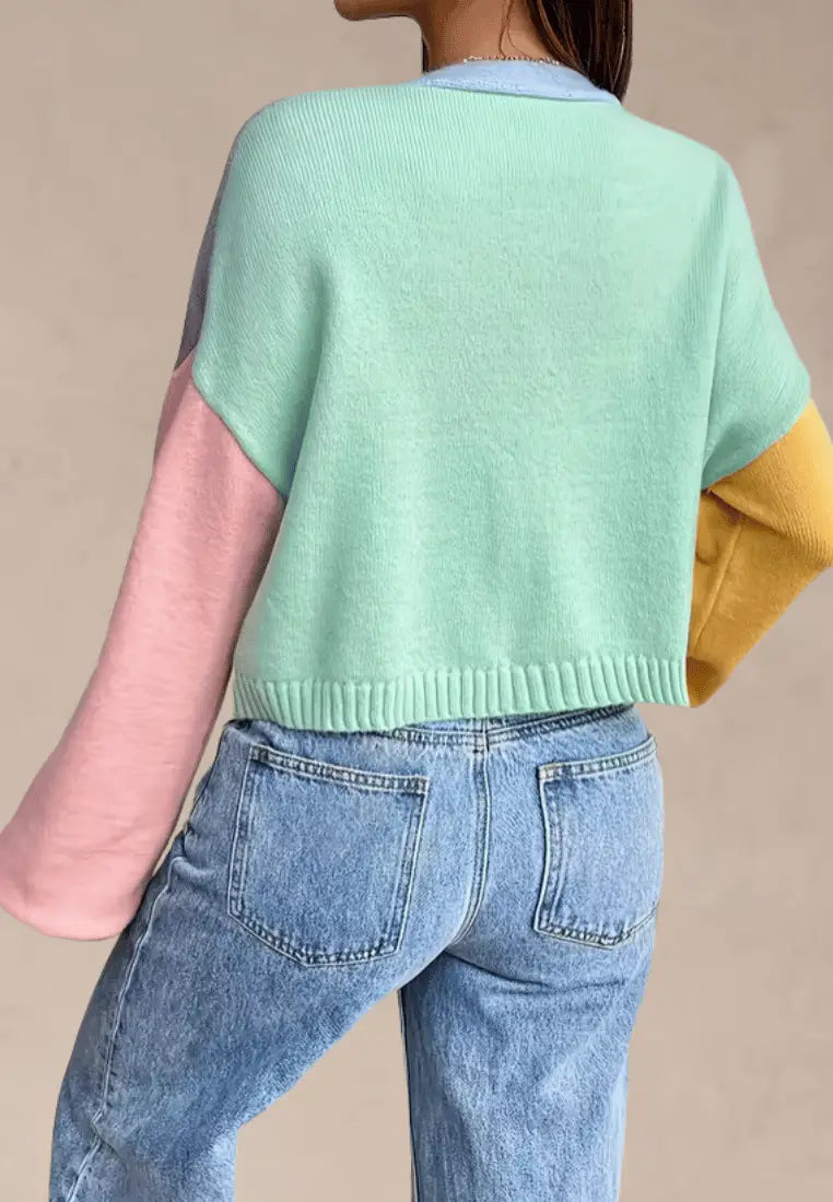 Pastelowy kardigan damski zapinany na guziki krótki fason