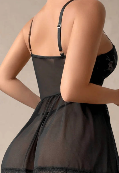 Czarny zestaw bielizny damski koronkowy z wiązaniem i spódniczką