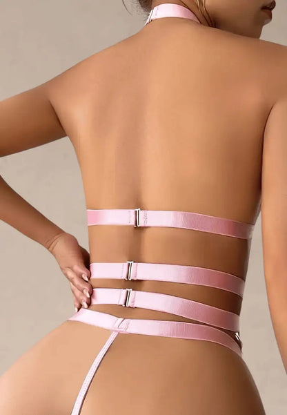 Różowy zestaw bielizny damski z braletką stringami i harnessem