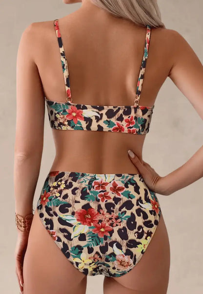 Beżowy strój kąpielowy dwuczęściowy damski w kwiatowo-panterkowy wzór