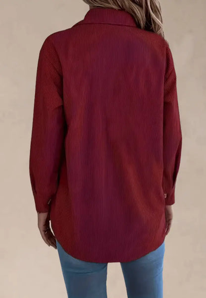 Bordowa koszula damska sztruksowa z kieszenią i złotymi guzikami