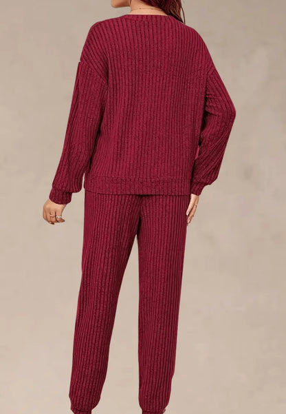 Bordowy komplet piżamowy damski z długim rękawem i spodniami z prążkowanej dzianiny