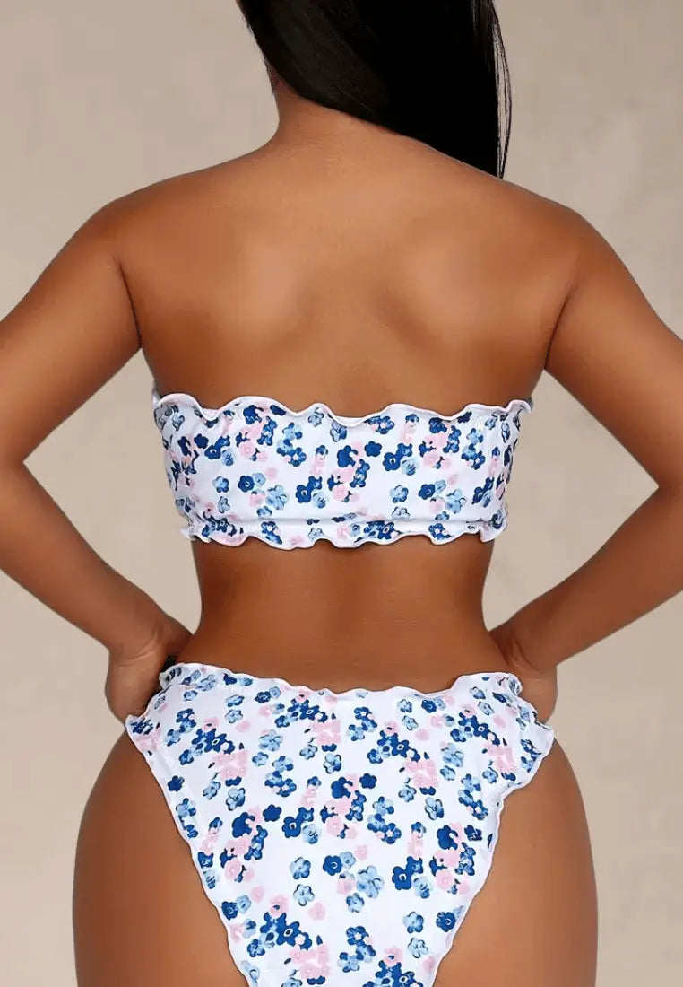 Biały strój kąpielowy dwuczęściowy damski w kwiatowe wzory