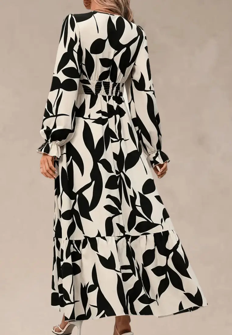 Beżowa sukienka maxi z czarnym wzorem liści i gumką w talii