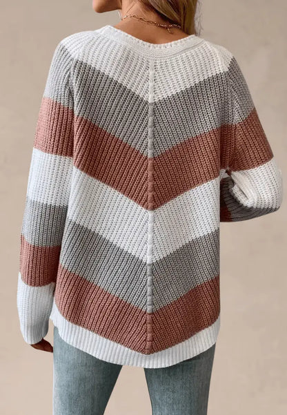 Pastelowy sweter damski w pasy z okrągłym dekoltem