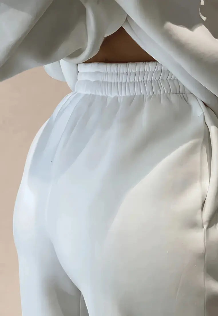 Biały komplet dresowy damski z kapturem i elastyczną talią