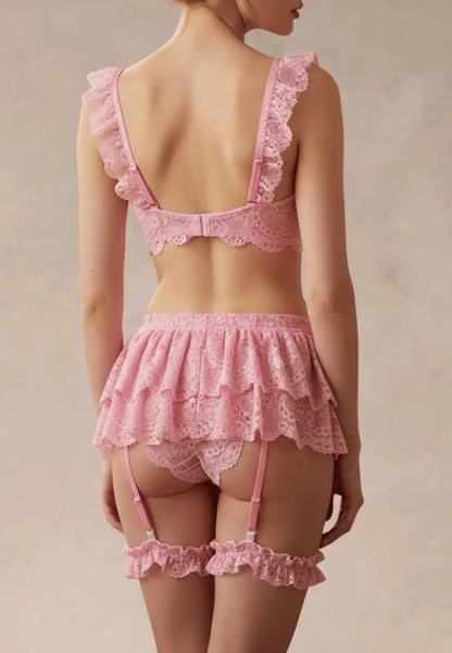 Różowy zestaw bielizny damski koronkowy z spódniczką i pasami
