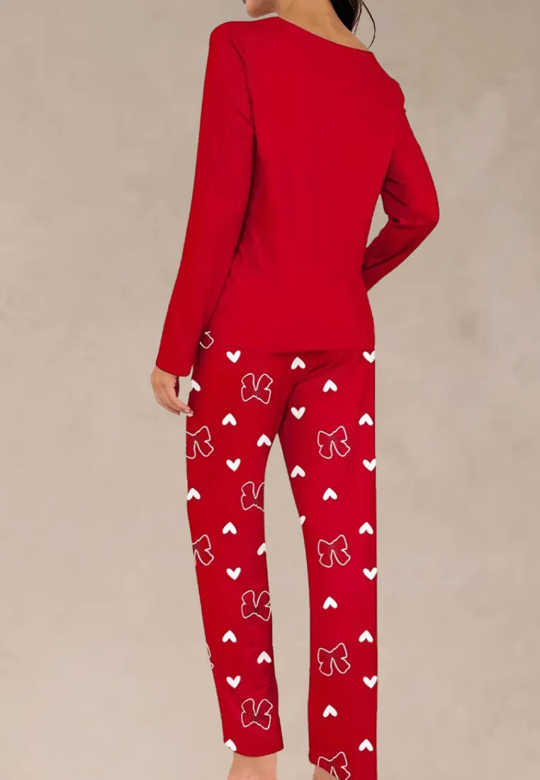 Czerwony komplet piżamowy damski z długim rękawem i długimi spodniami w serduszka