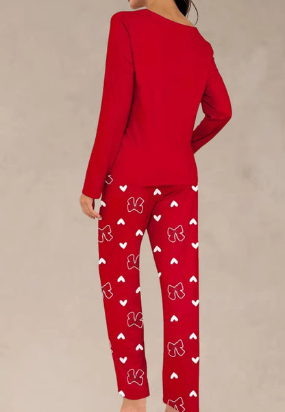 Czerwony komplet piżamowy damski z długim rękawem i długimi spodniami w serduszka