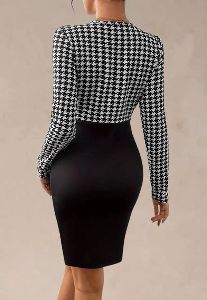 Czarno-biała sukienka z dekoltem V i wzorem pepitki