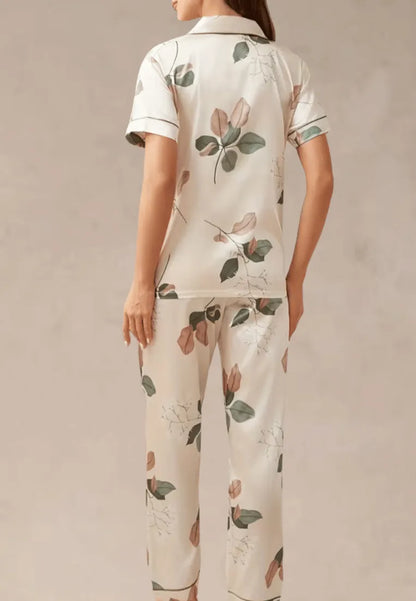 Kremowy komplet piżamowy damski z krótkim rękawem i długimi spodniami w liście