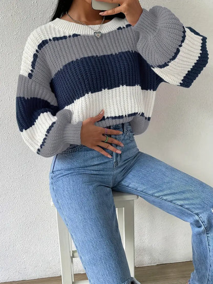 Sweter w szerokie pasy w odcieniach białego z niebieskim Granatowy