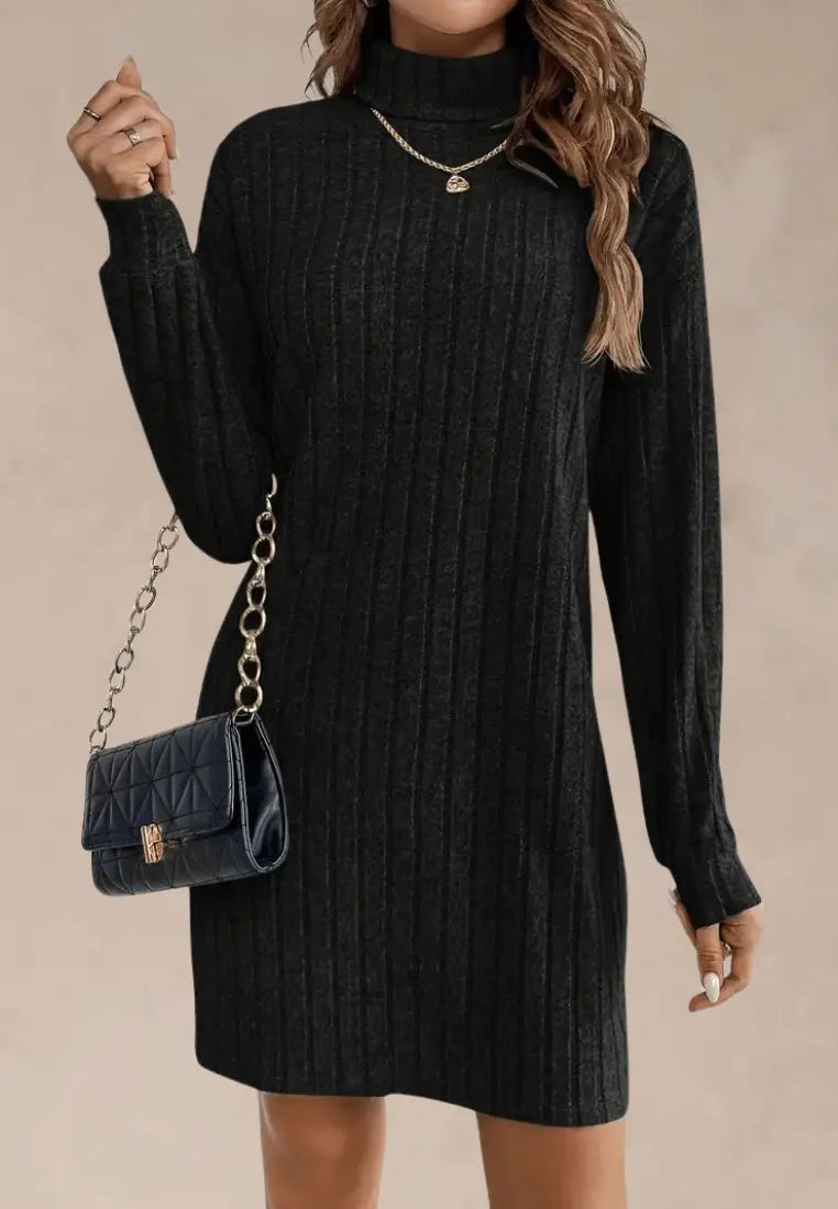 Czarna sukienka dzianinowa prążkowana z golfem i długim rękawem