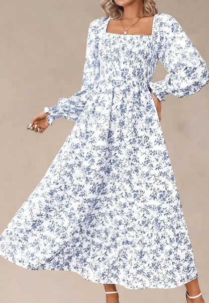 Biała sukienka maxi w niebieskie kwiaty z bufiastym rękawem