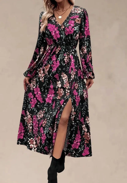 Czarna sukienka maxi w kwiaty z rozcięciem i dekoltem kopertowym