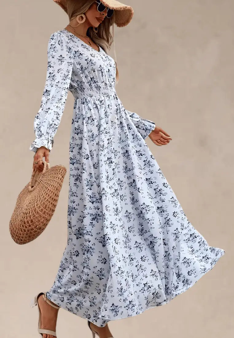 Błękitna sukienka maxi w kwiaty z gumką w talii i dekoltem V