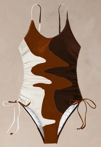 Brązowy strój kąpielowy jednoczęściowy damski w abstrakcyjny wzór