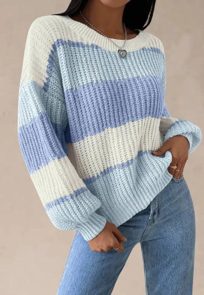 Biało-niebieski sweter damski w szerokie pasy