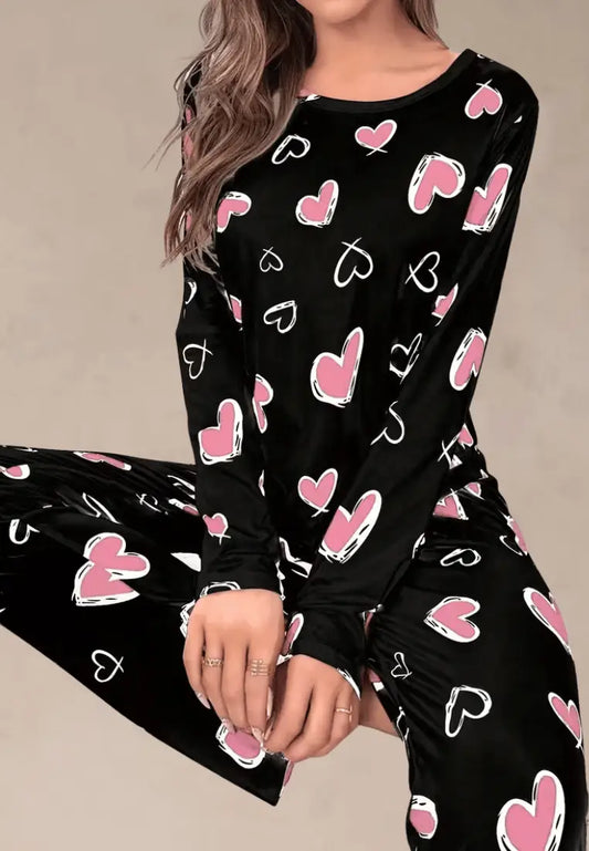 Czarny komplet piżamowy damski z długim rękawem i długimi spodniami w różowe serca