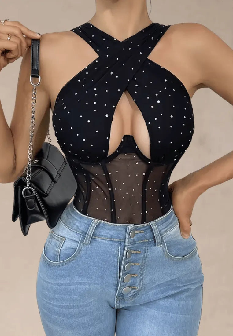 Czarne body damskie z krzyżowanym dekoltem, siateczką i kryształkami