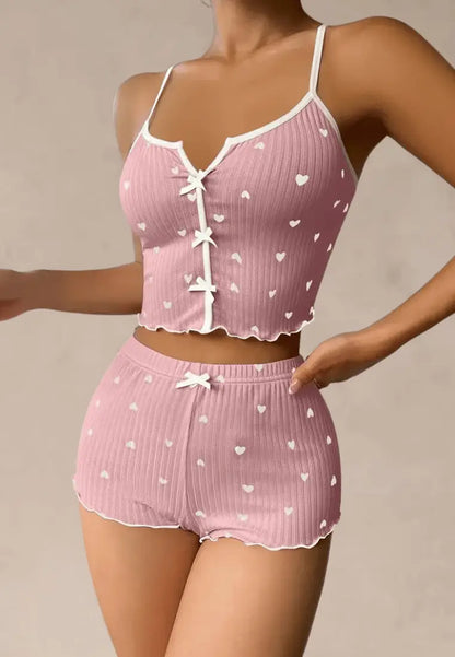 Różowy komplet piżamowy damski z topem i szortami w serduszka